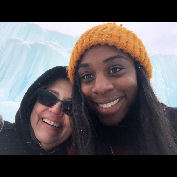 Meet your Posher, Robin - Picture 3 of 3